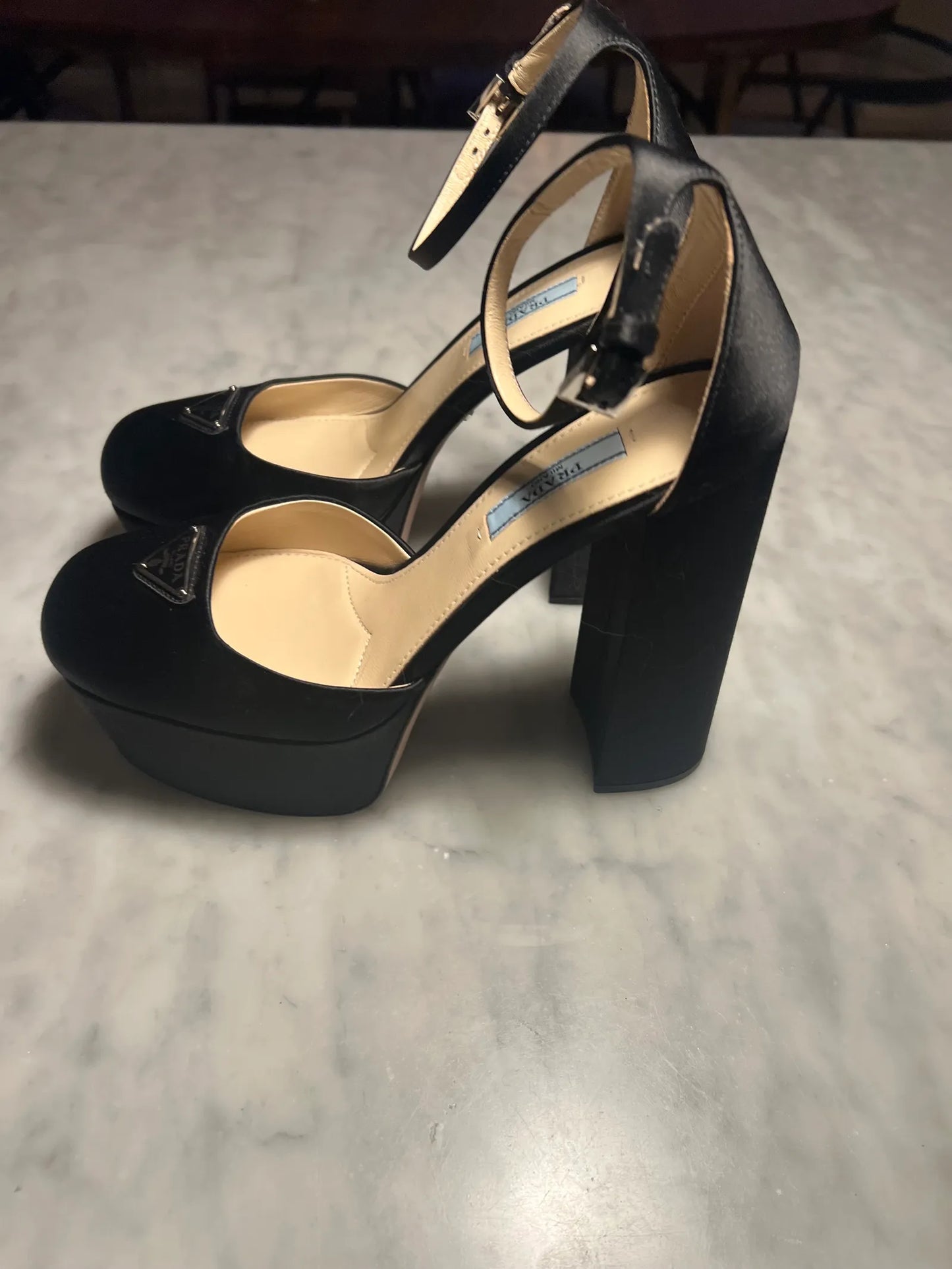 Prada Satin Platform-klackar NWOT