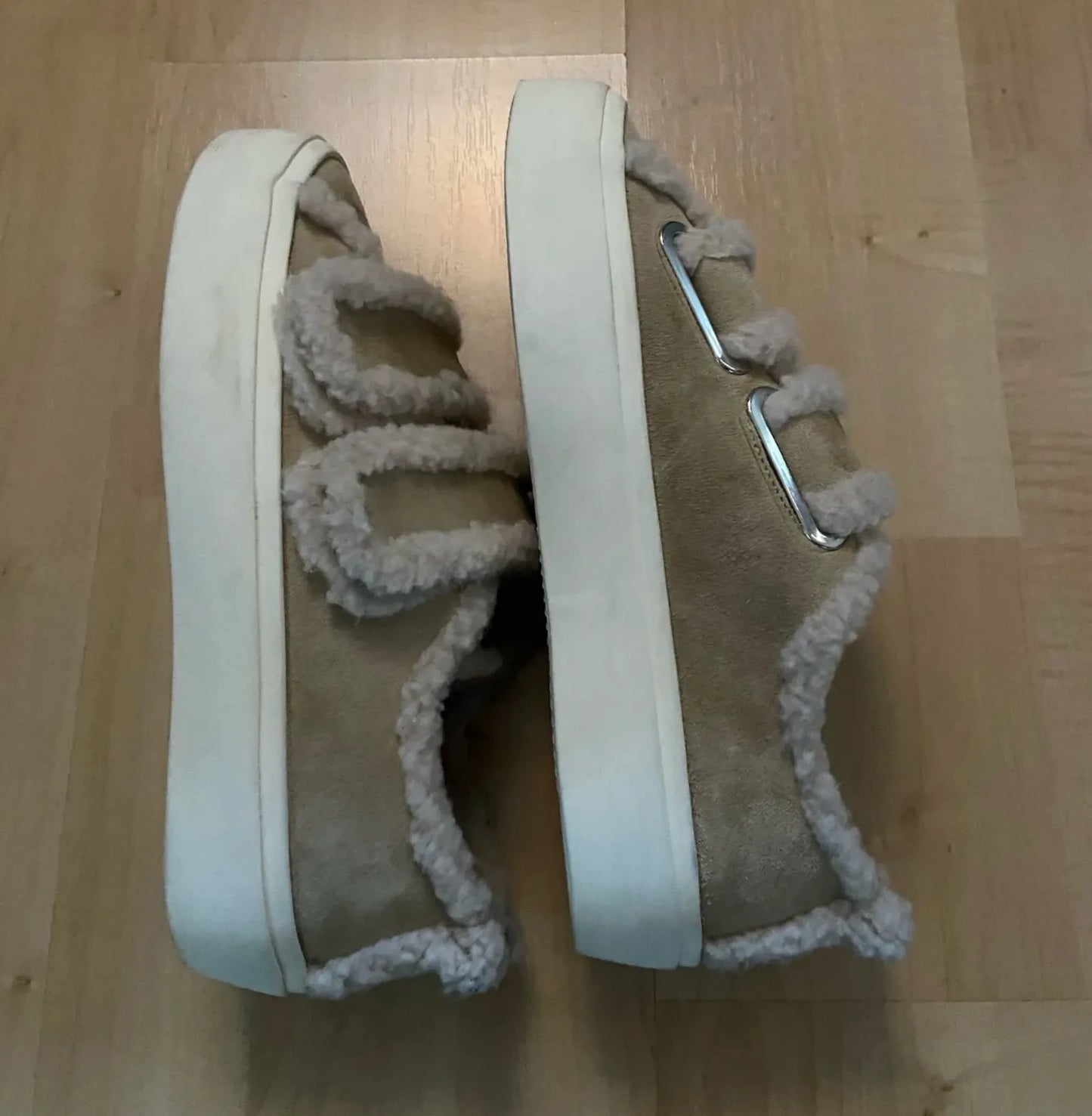 Inuikii Shearling -trimmed Suede-sneakers NWT