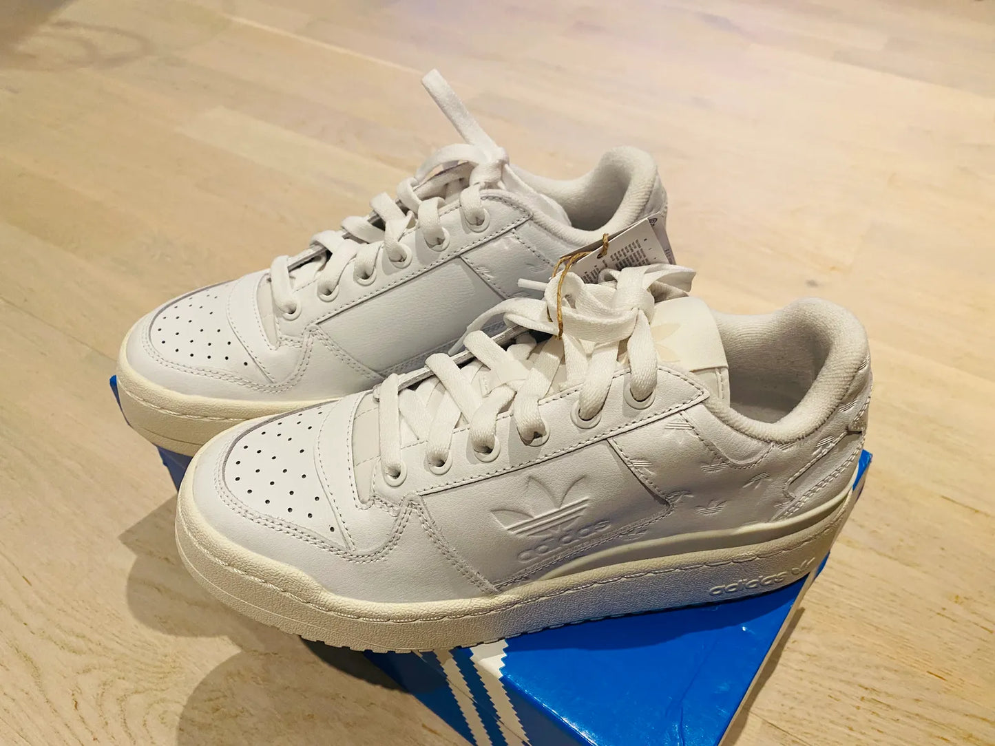 Adidas-skinnsneakers NWT