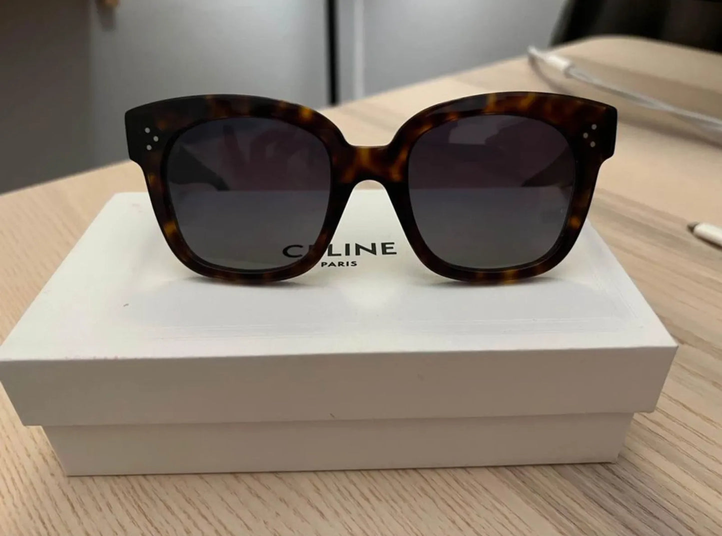 Céline New Audrey Tortoise Shell-solglasögon