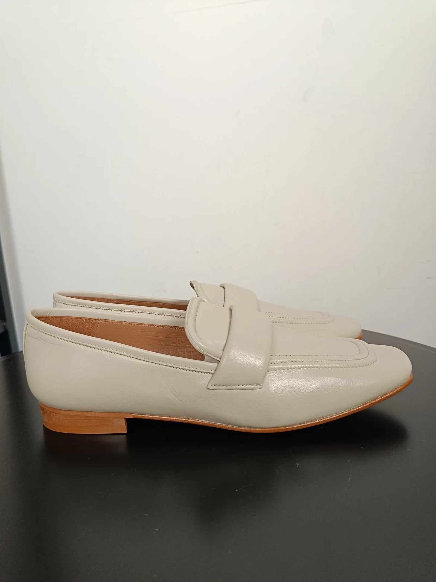 Flattered Vivienne Creme Leather-skinnloafers NWOT