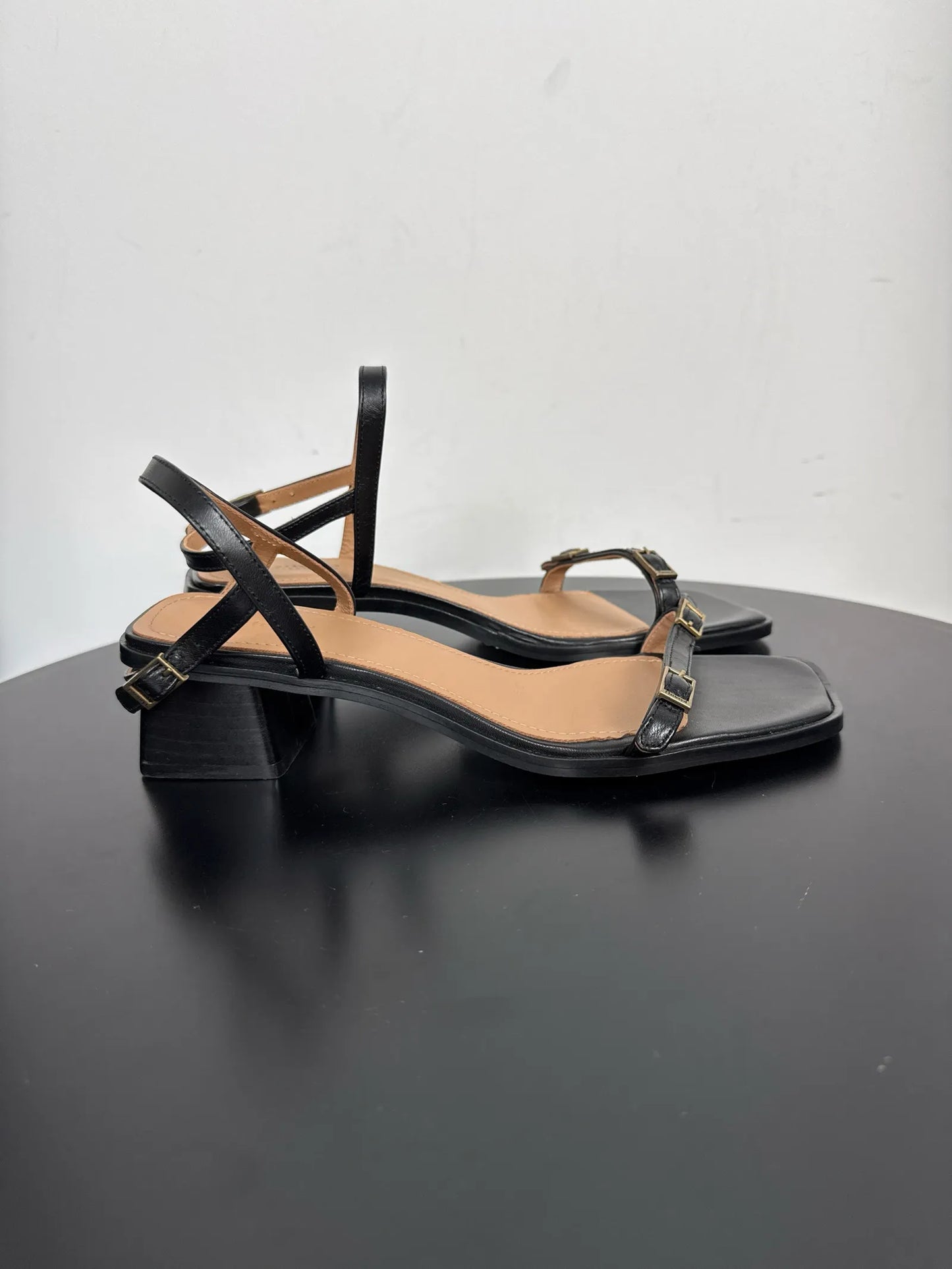 Flattered Jonah-skinnklackar