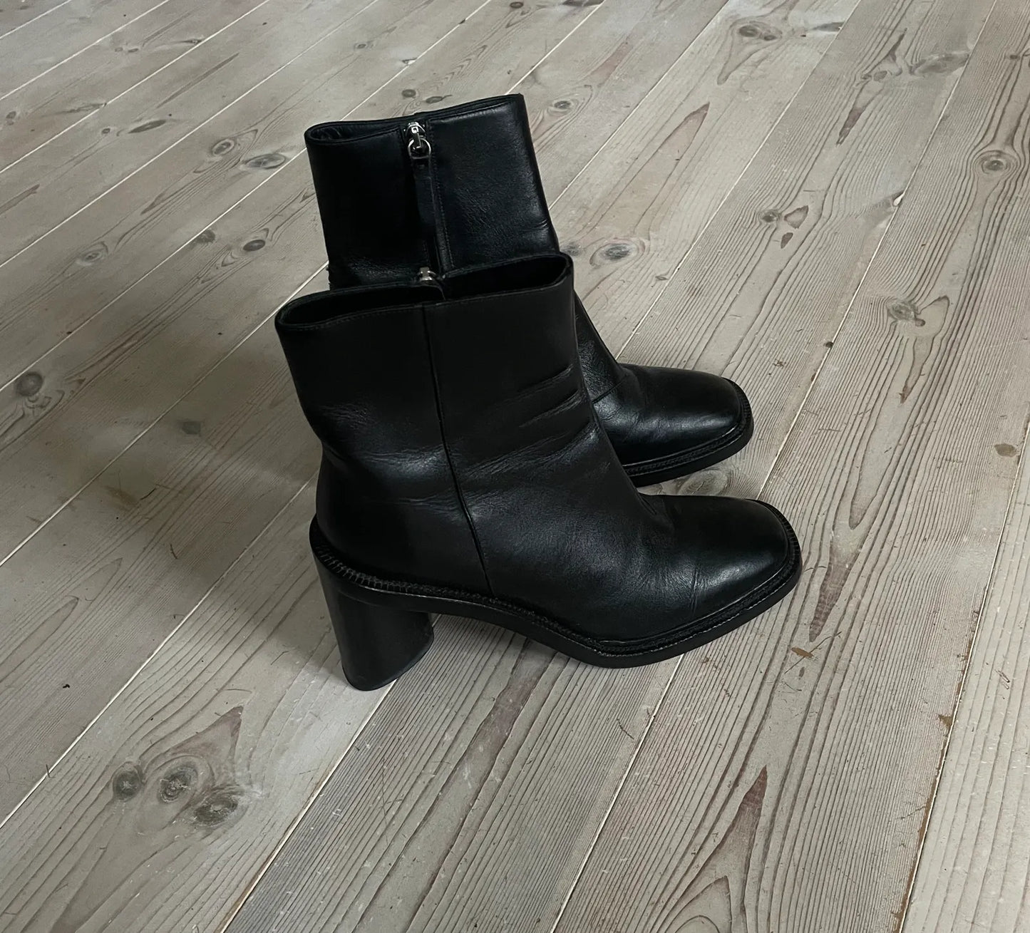 Acne Studios-skinnboots