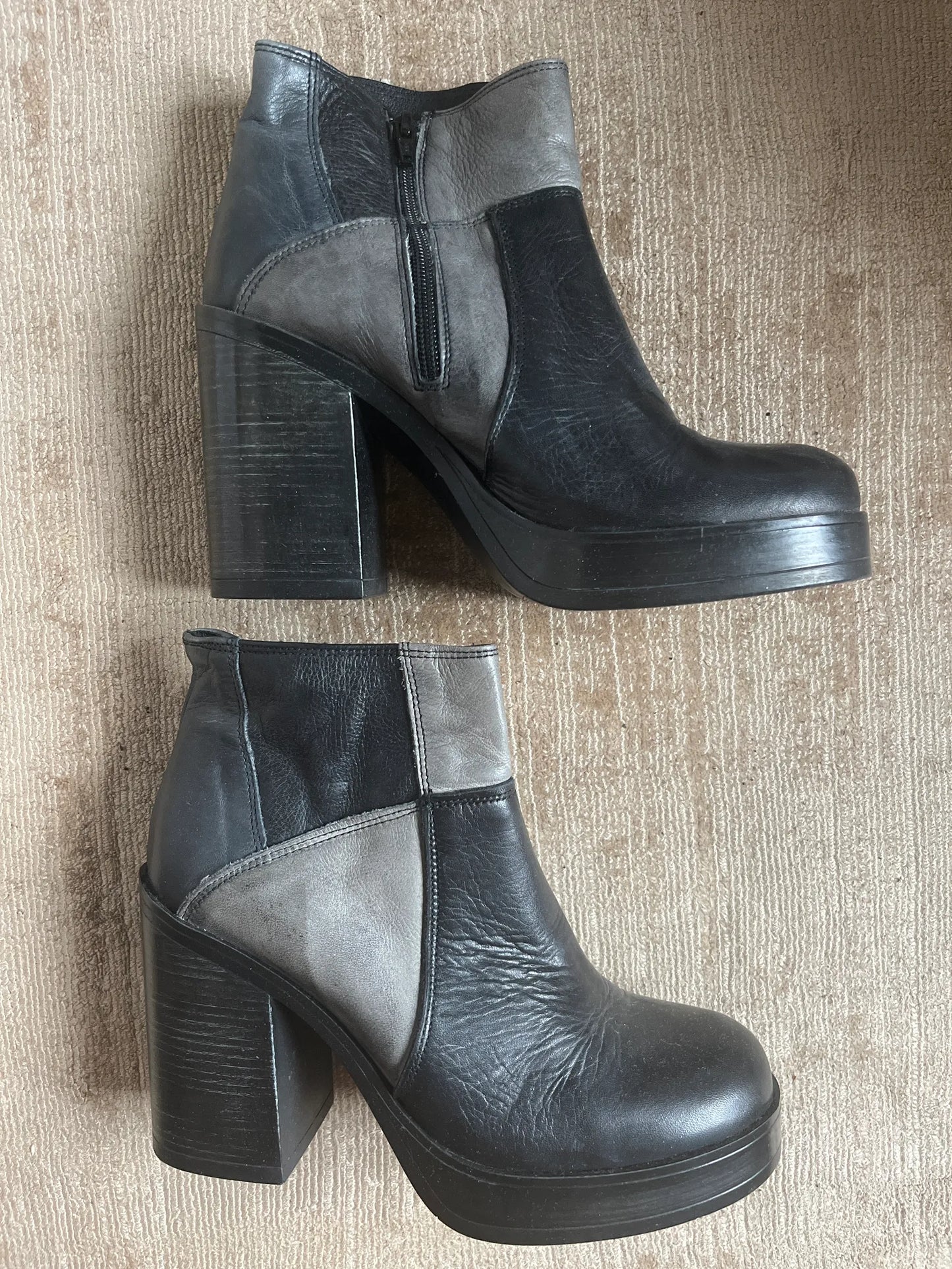 K.Cobler Stövlett-skinnboots NWOT