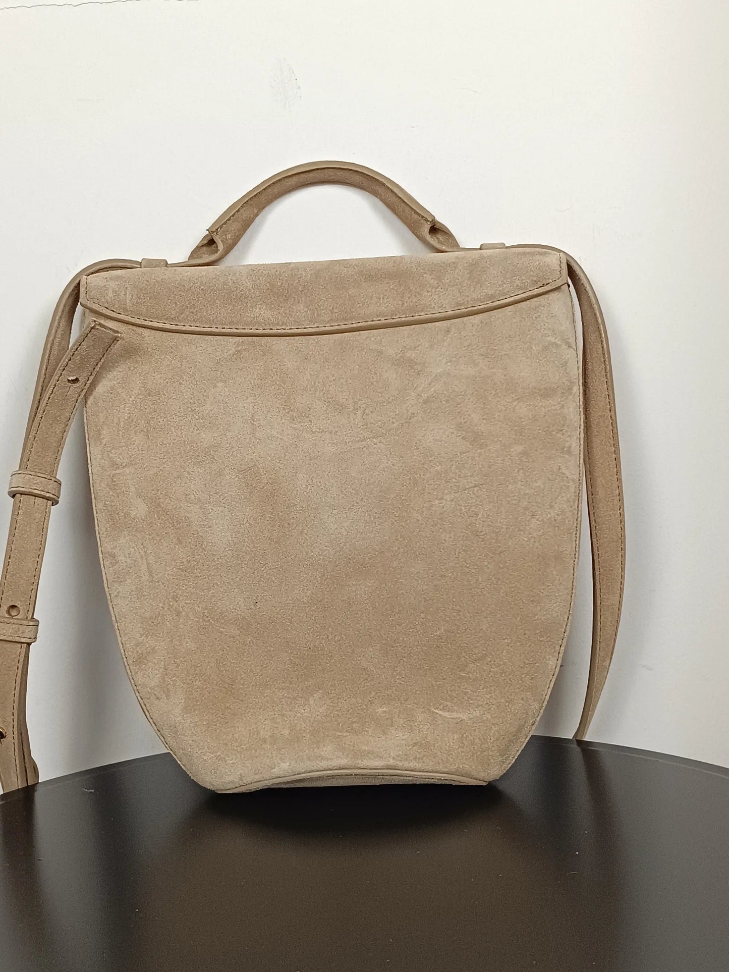 Flattered Bunk Beige Crossbody-axelremsväska NWOT