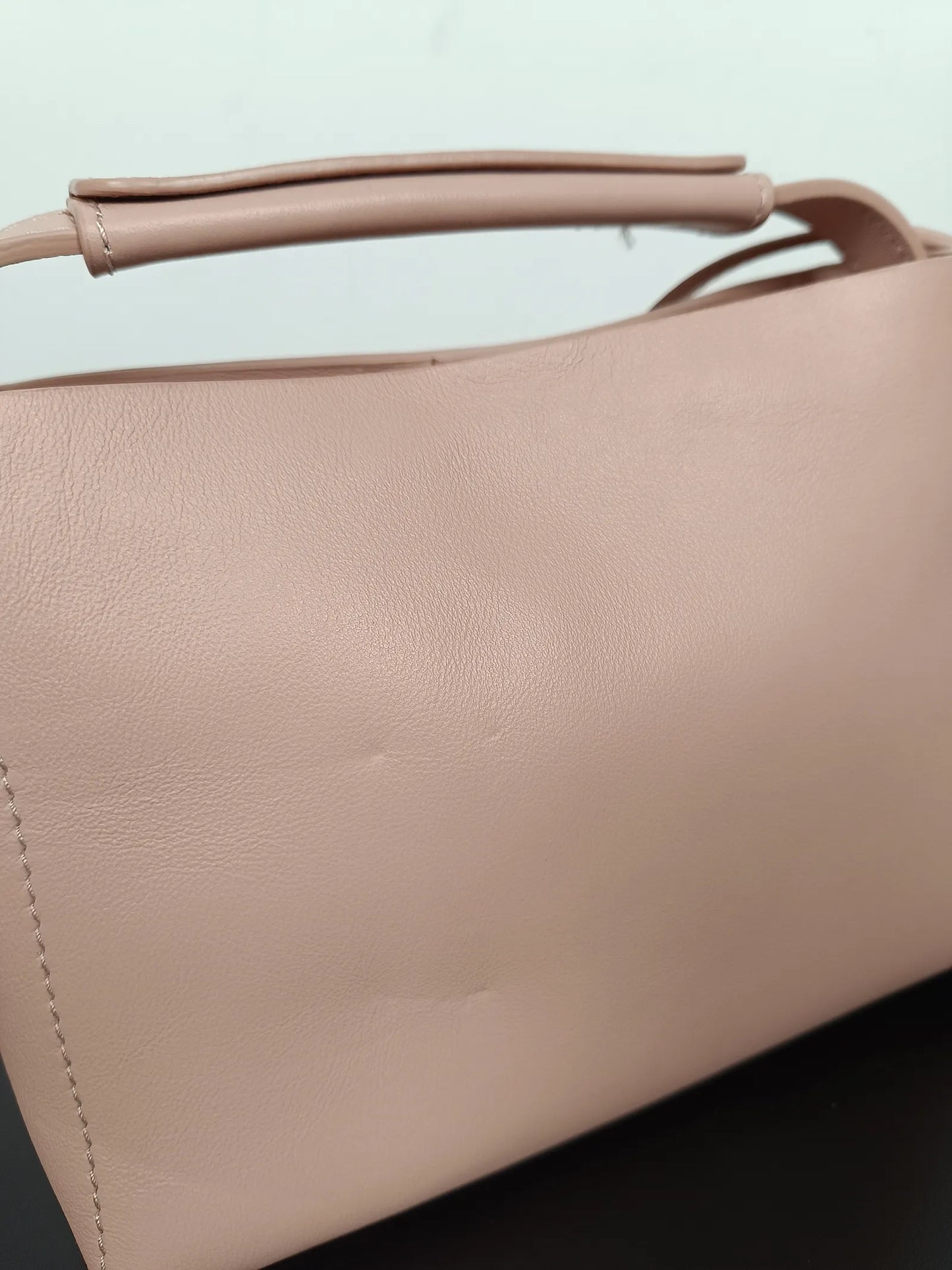 Flattered Hedda mini Pink-skinnaxelremsväska NWOT