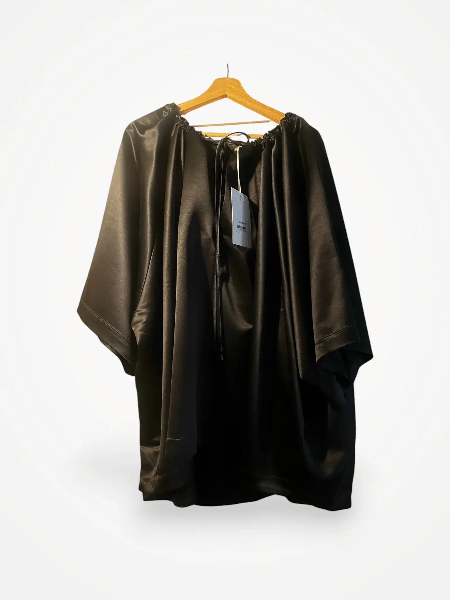 Teurn Studios-sidenblus NWT