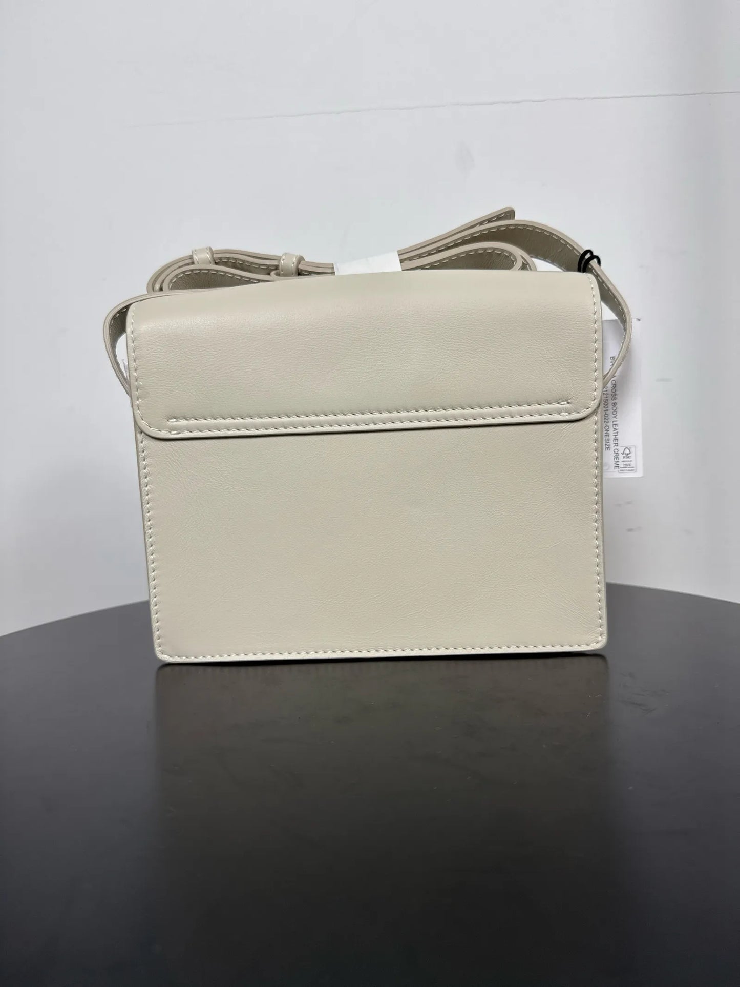 Flattered Bianca Crossbody Leather Creme-skinnaxelremsväska NWT