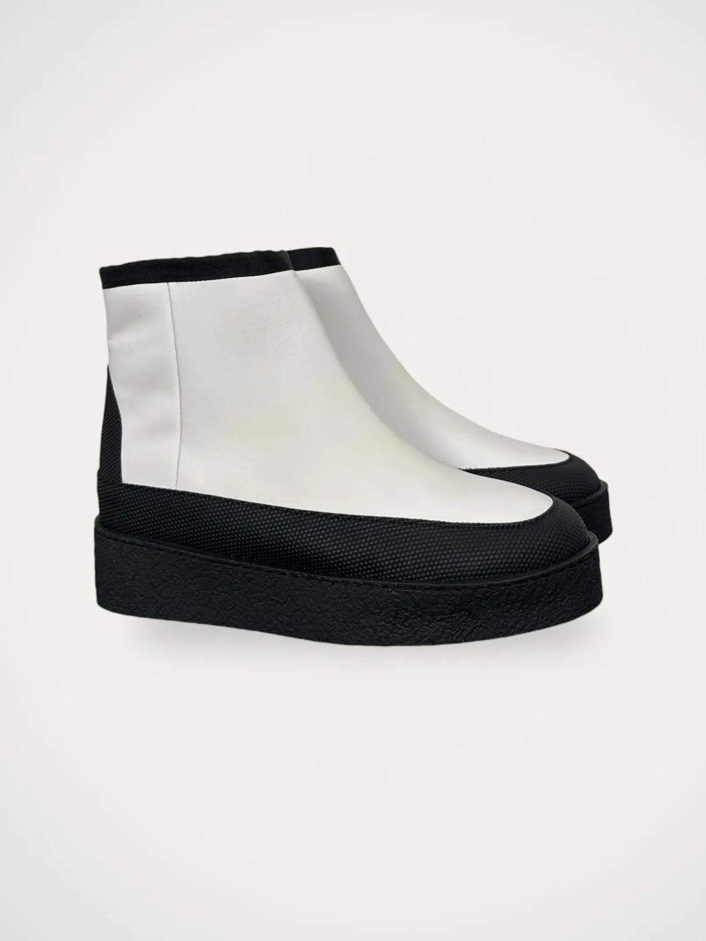 Flattered Aria White Coated Leather-skinnboots NWT