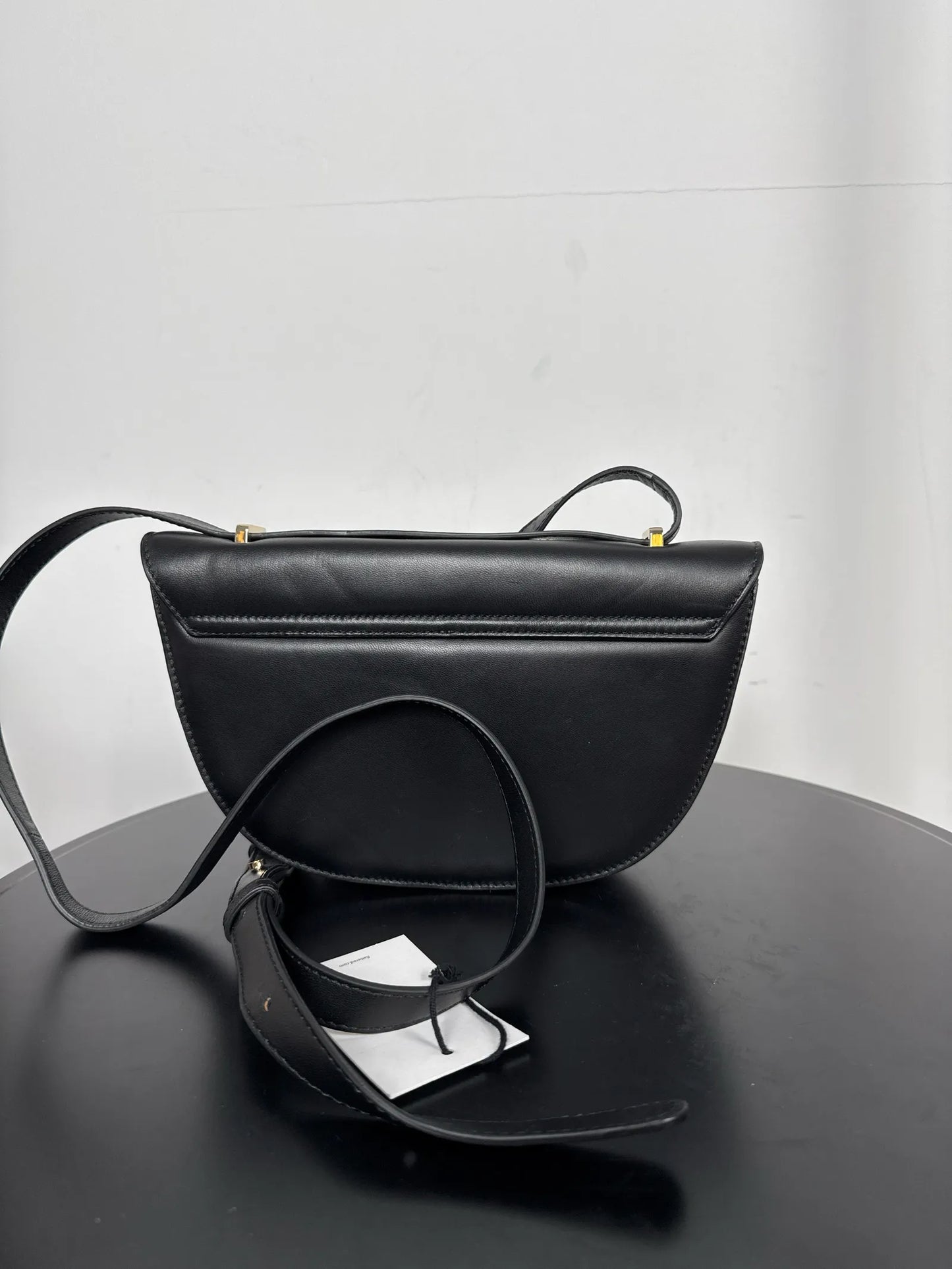 Flattered Cindy Crossbody Black-skinnaxelremsväska NWT