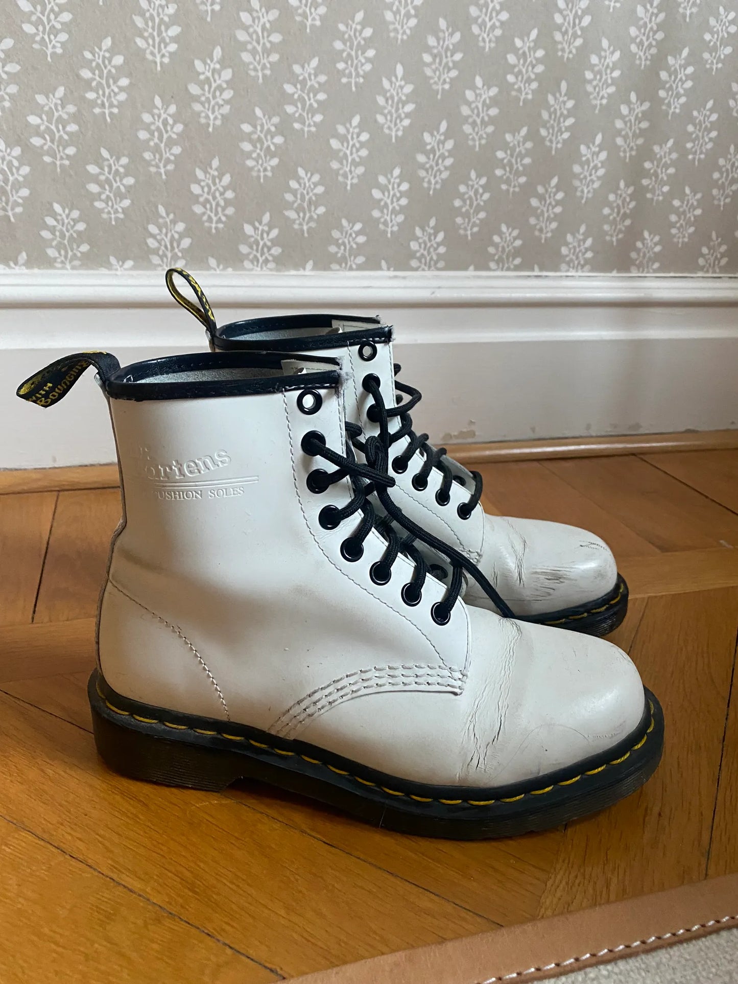 Dr. Martens-skinnkängor