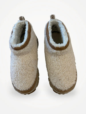 UGG U Venture Daze Winter Shoes