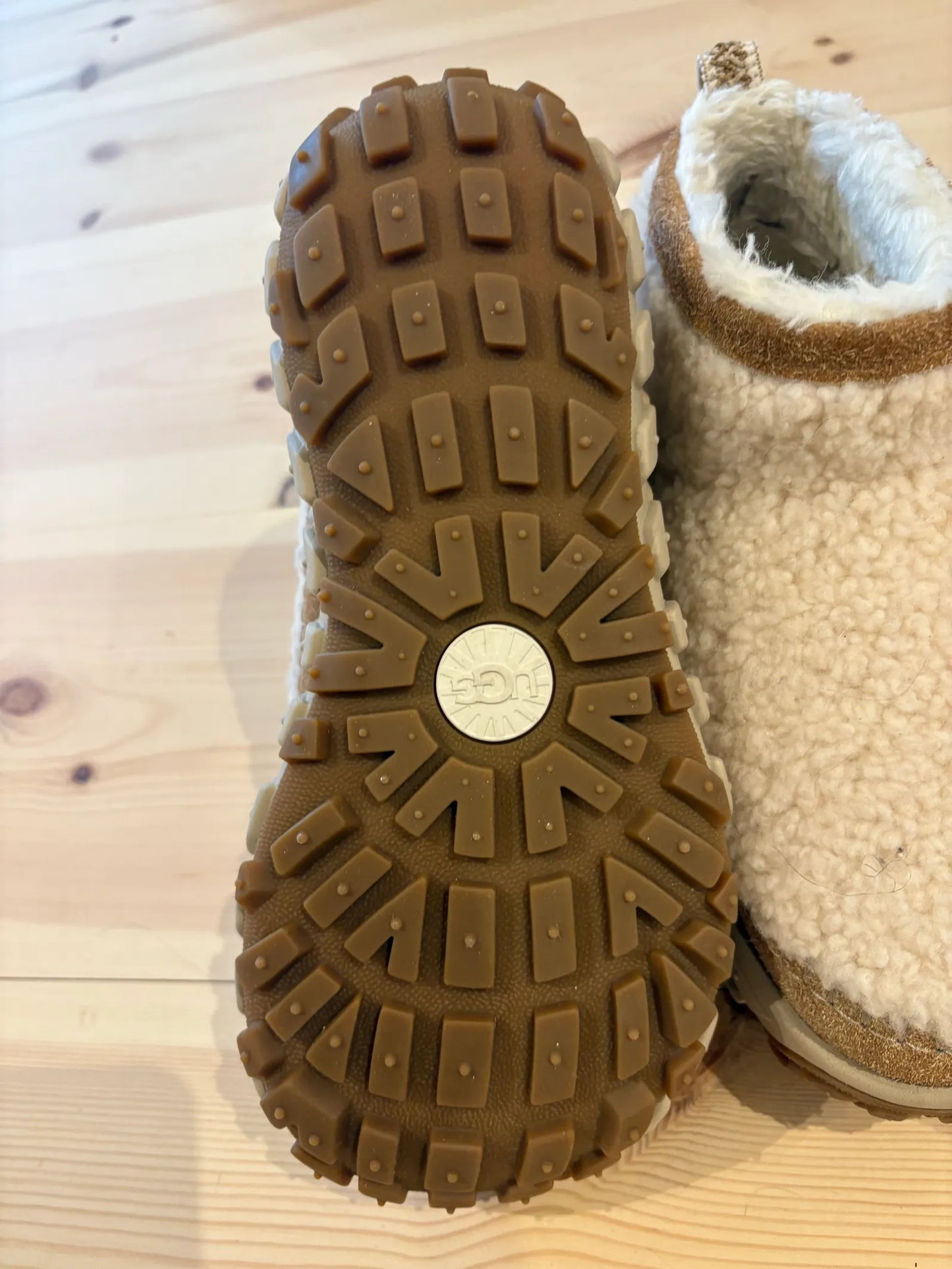 UGG U Venture Daze Winter Shoes