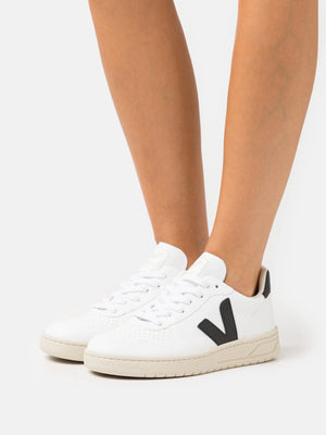Veja V-10-skinnsneakers