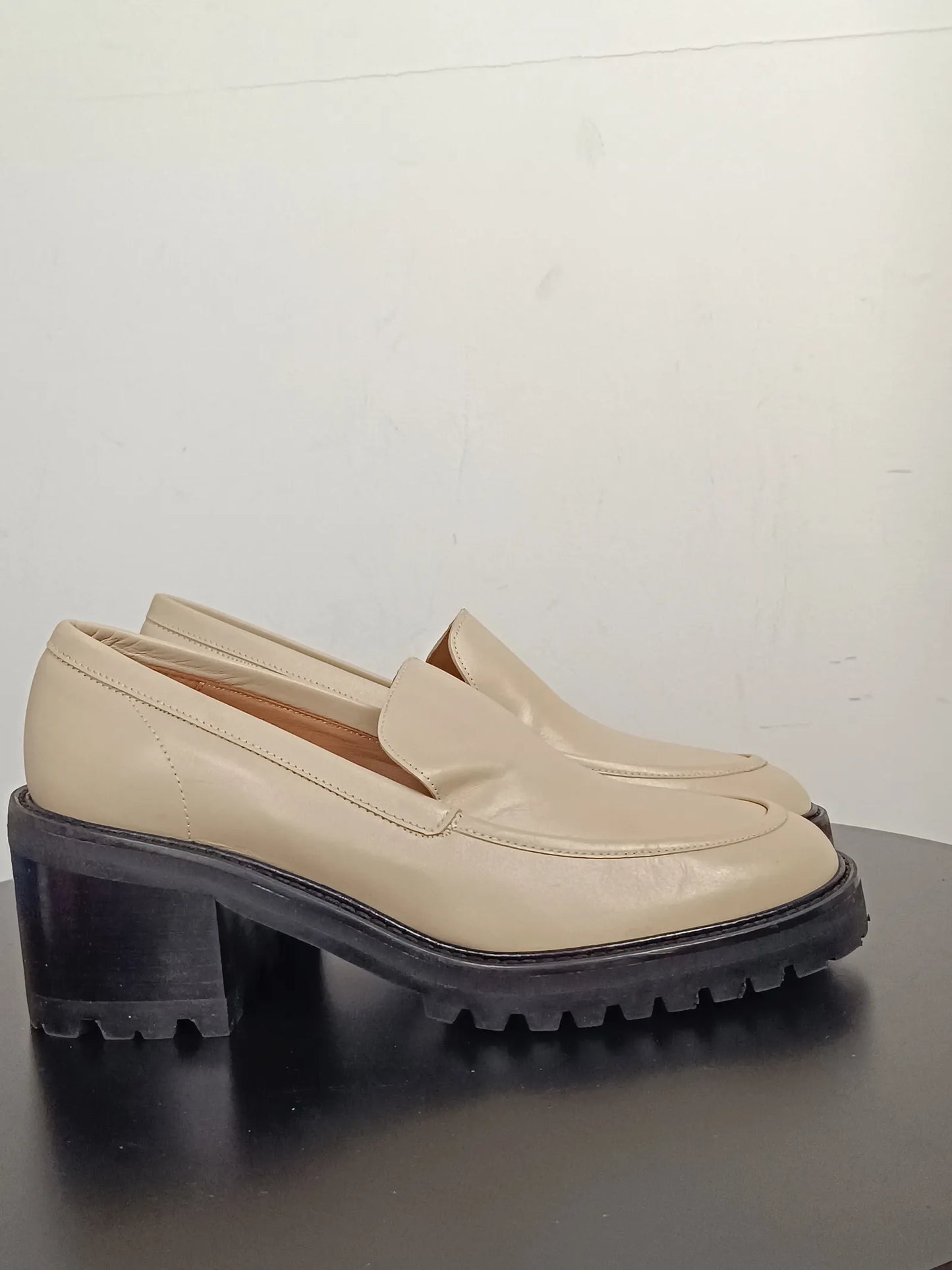 Flattered Saga Creme Leather-skinnloafers NWOT