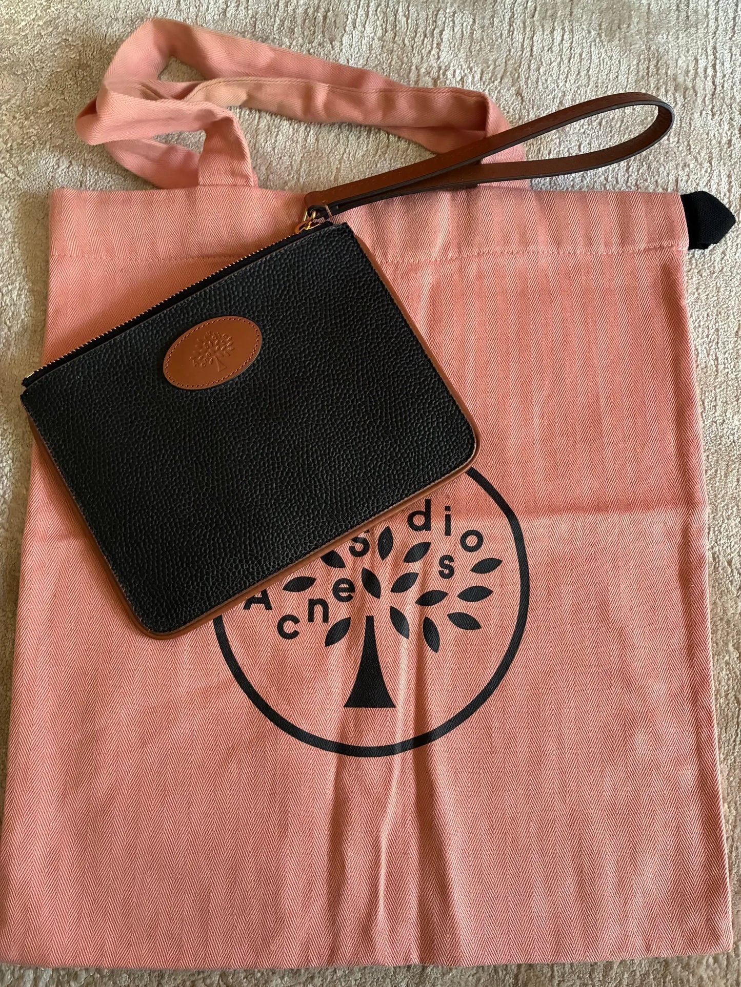 Medium Pouch Leather Clutch bag