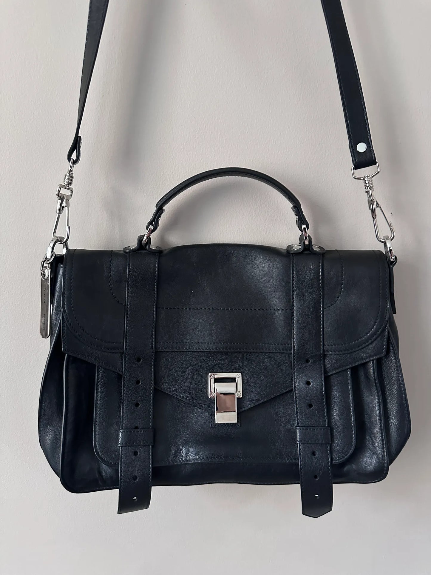 Proenza Schouler-skinnaxelremsväska NWOT