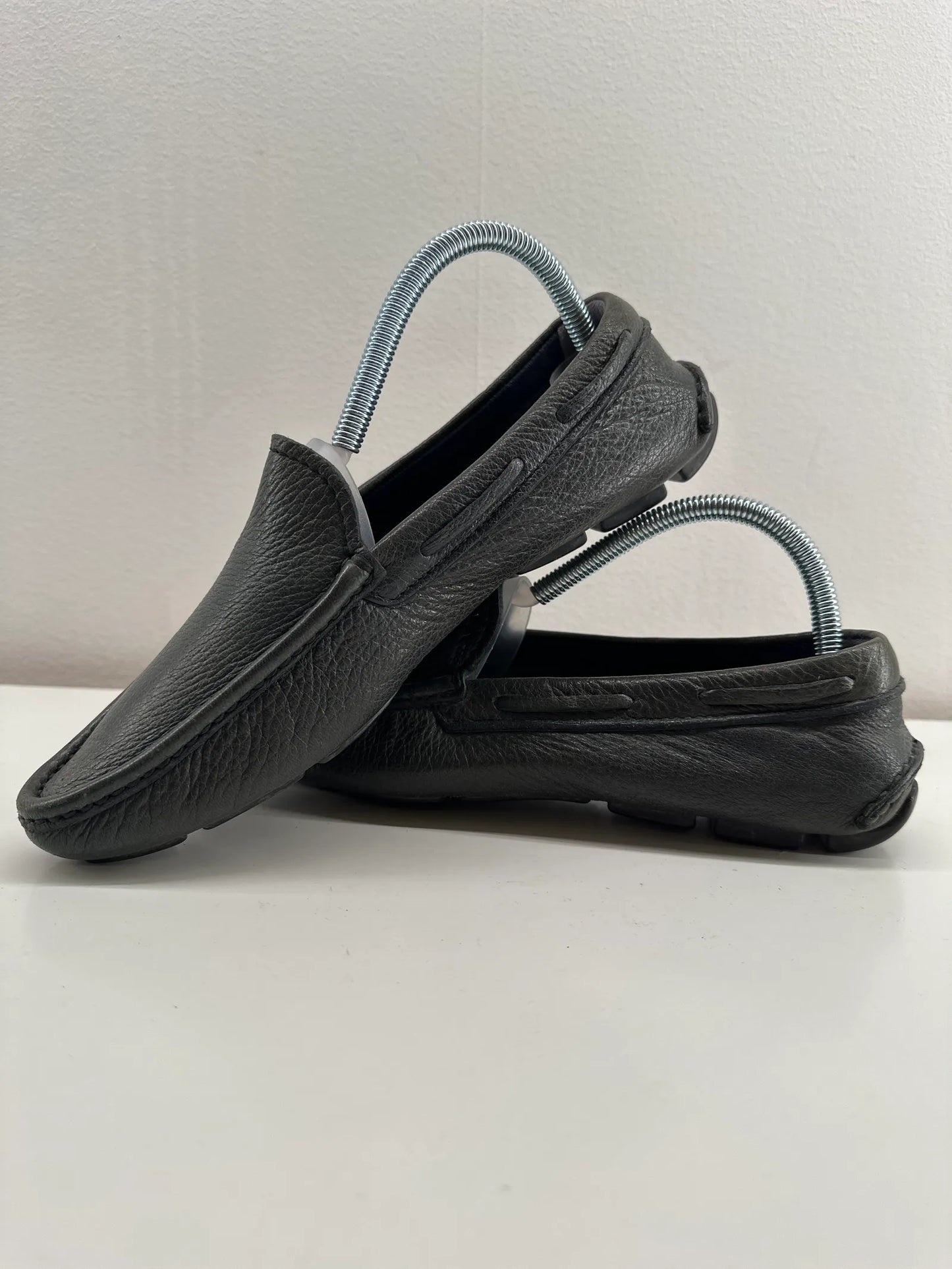 Prada-skinnloafers