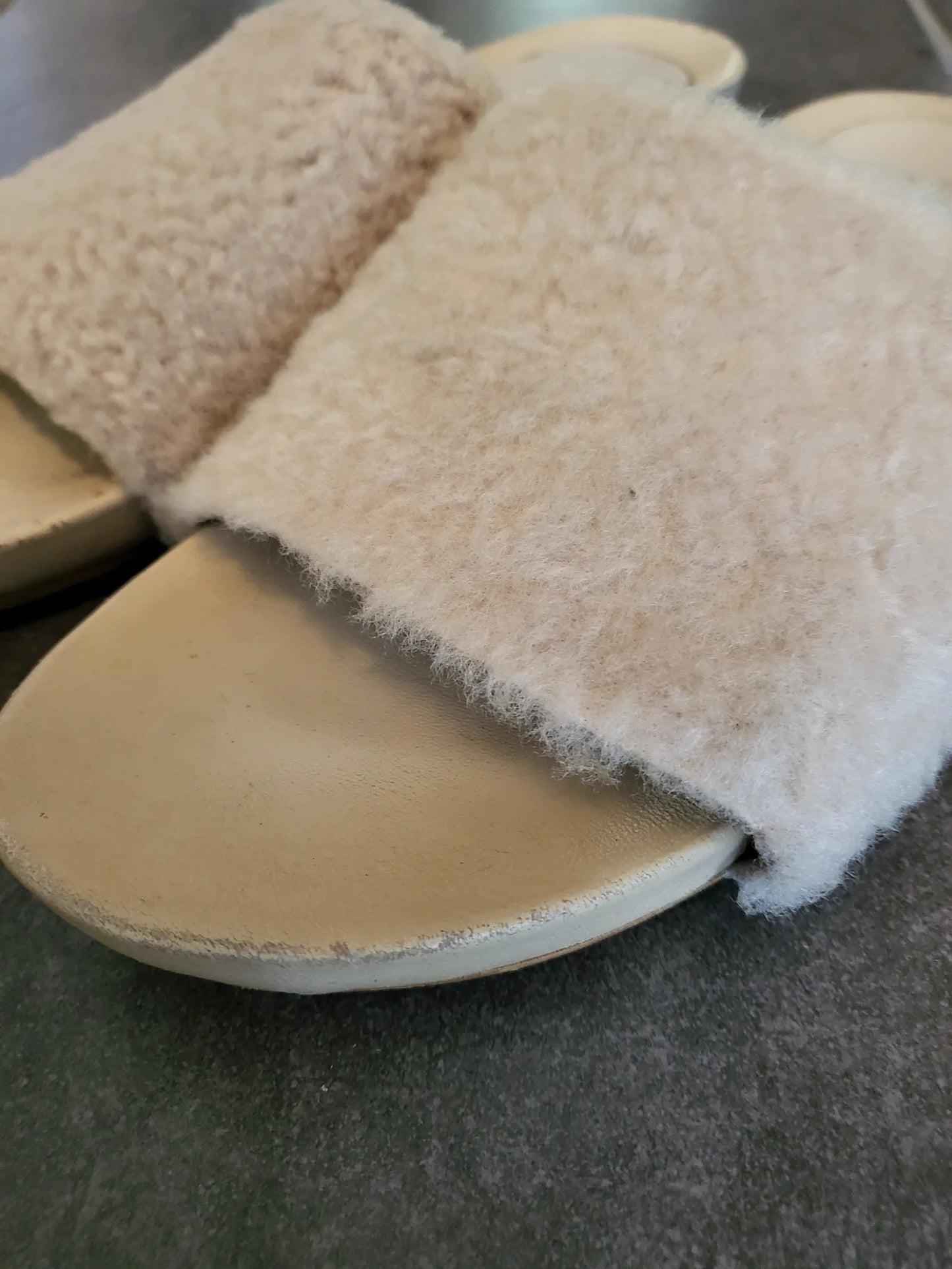 ATP Atelier Shearling-skinnflip-flops