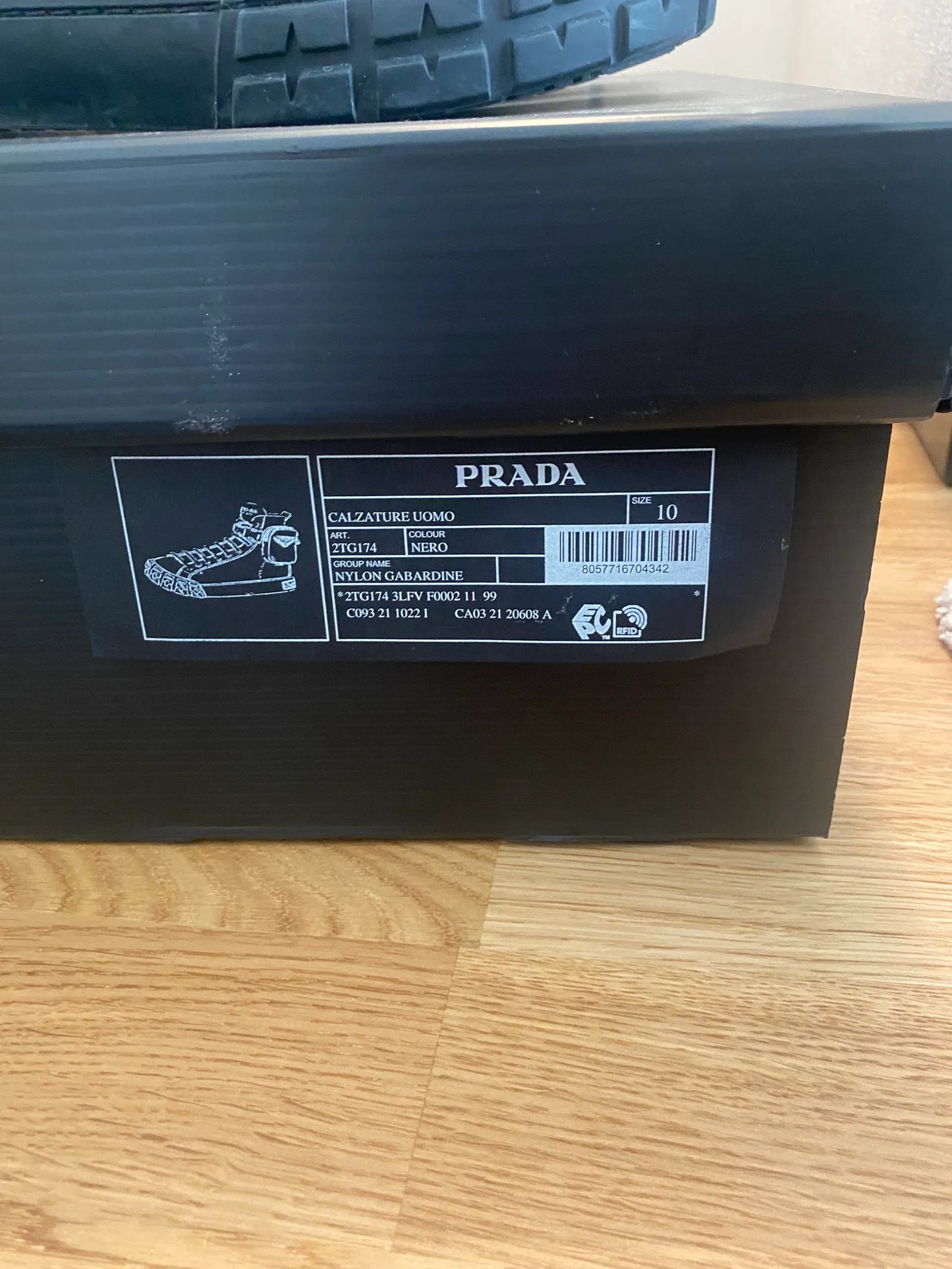 Prada-sneakers NWOT