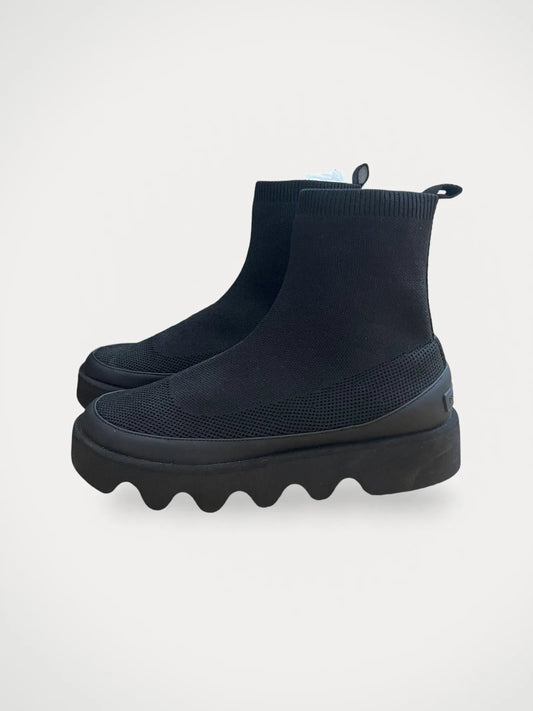 Issey Miyake-boots NWT