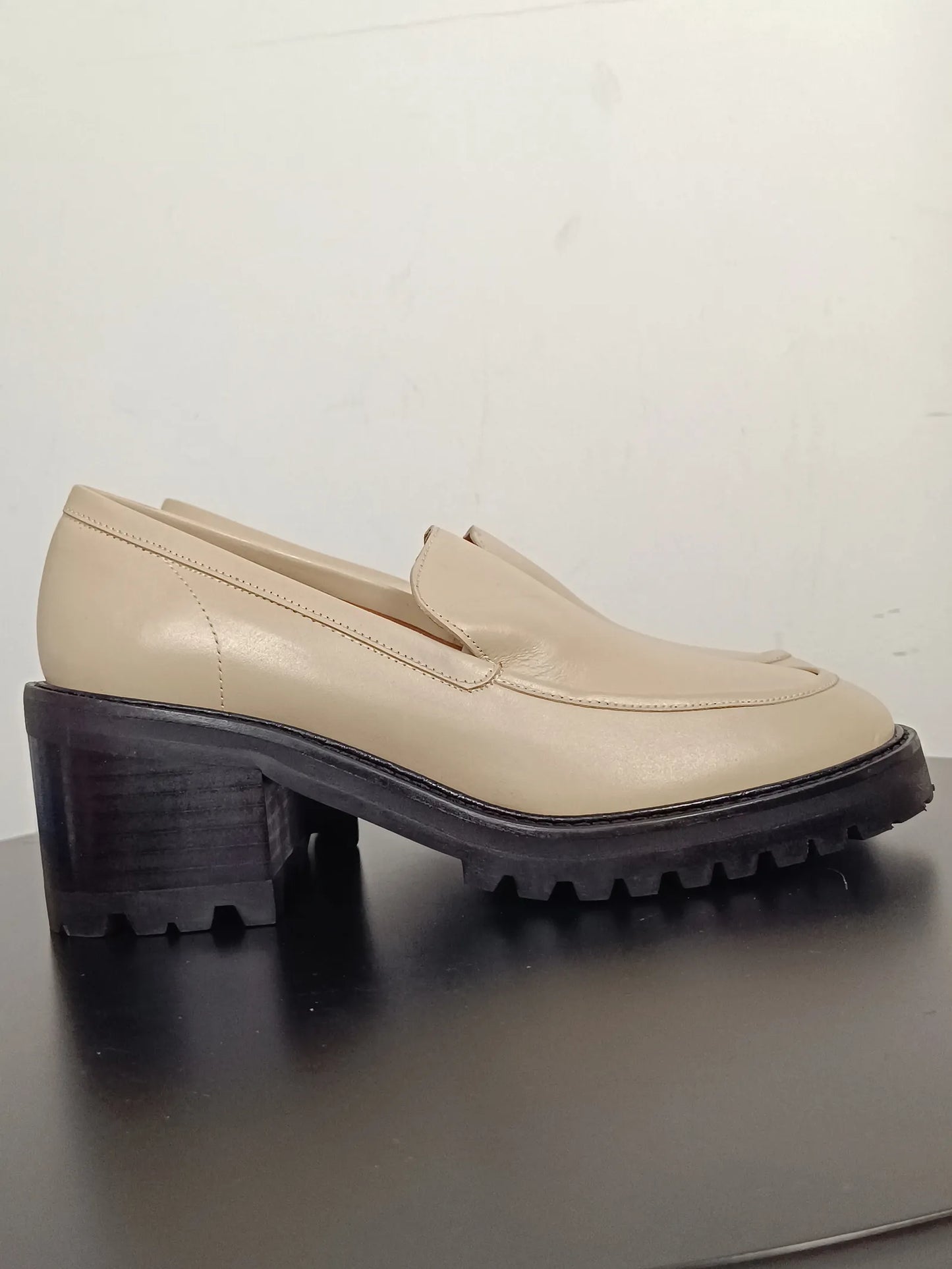 Flattered Saga Creme Leather-skinnloafers NWOT