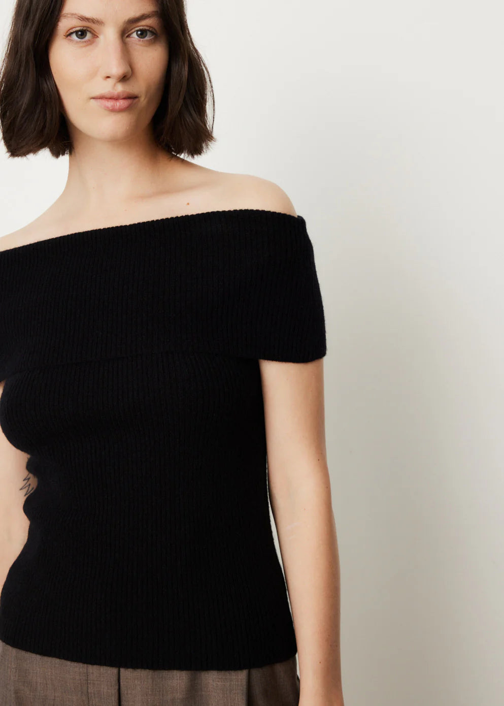 Toteme Off Shoulder Rib Nit-ulltopp