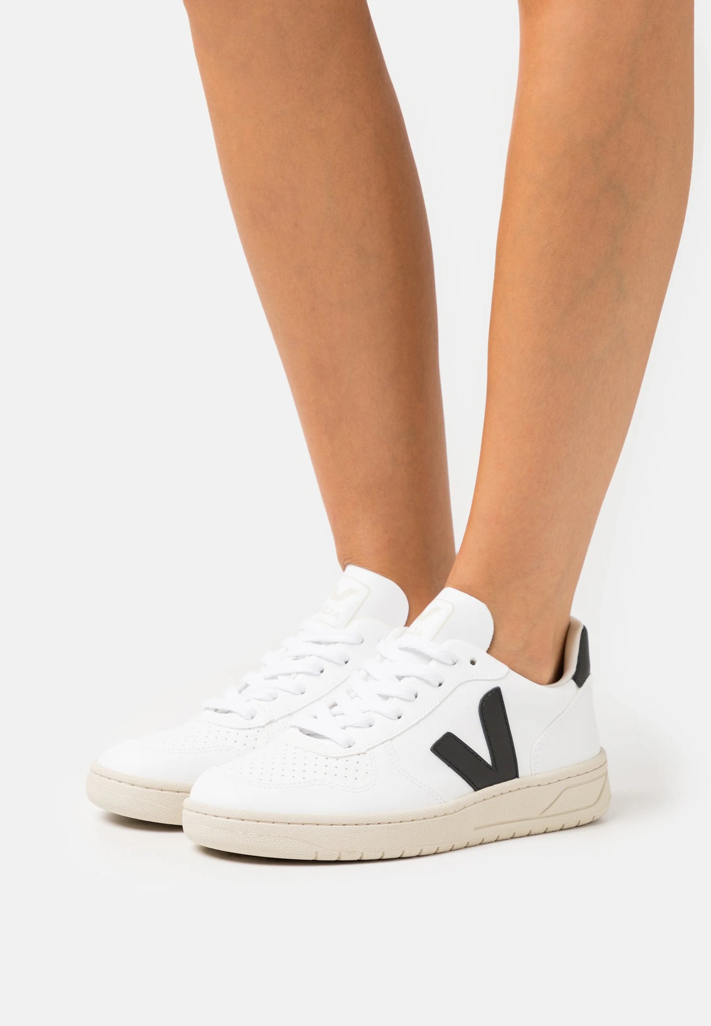 Veja V-10-skinnsneakers